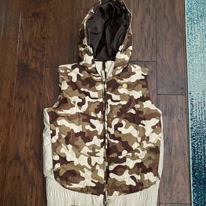 Medium DC Camo Down Full Zip ski/Snowboard Vest.